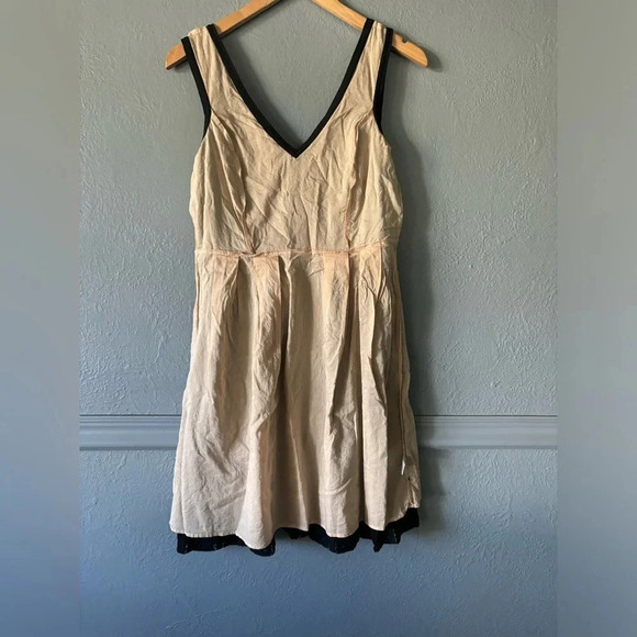 Ann Taylor Loft | lace overlay | black | nude | tank | a line | size 4 - Picture 13 of 14